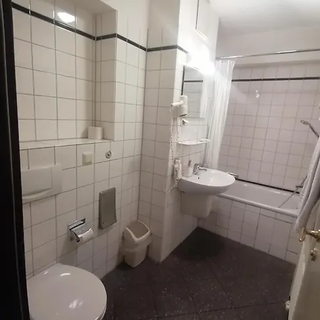 Zum Kleinen Reichstag Otel *