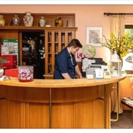 Zum Kleinen Reichstag Otel