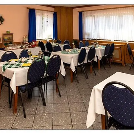 Zum Kleinen Reichstag Otel