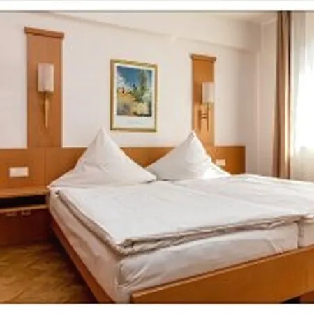 Zum Kleinen Reichstag Otel Moers